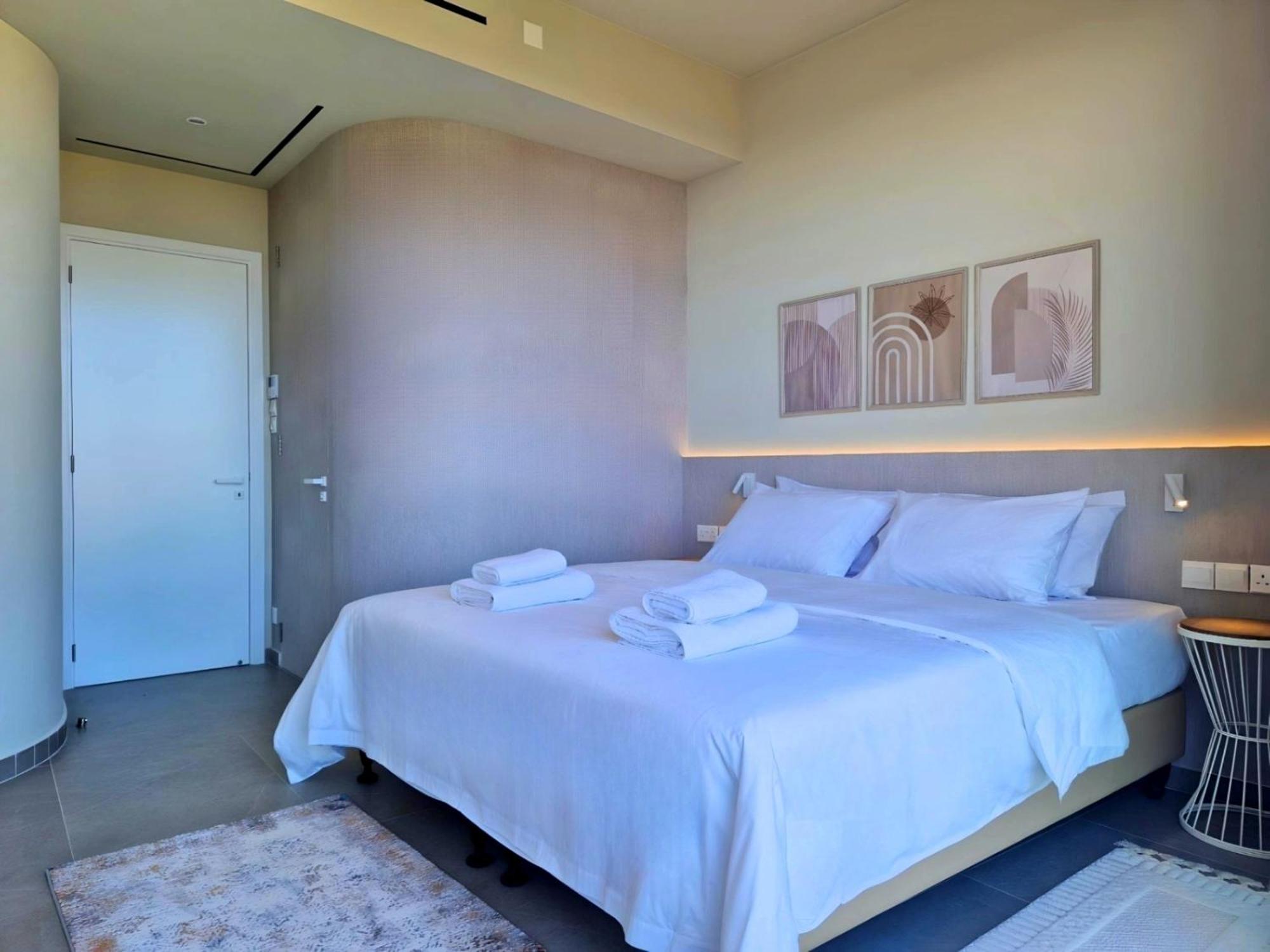 Aeon Residences - In The Heart Of Holiday home Paphos