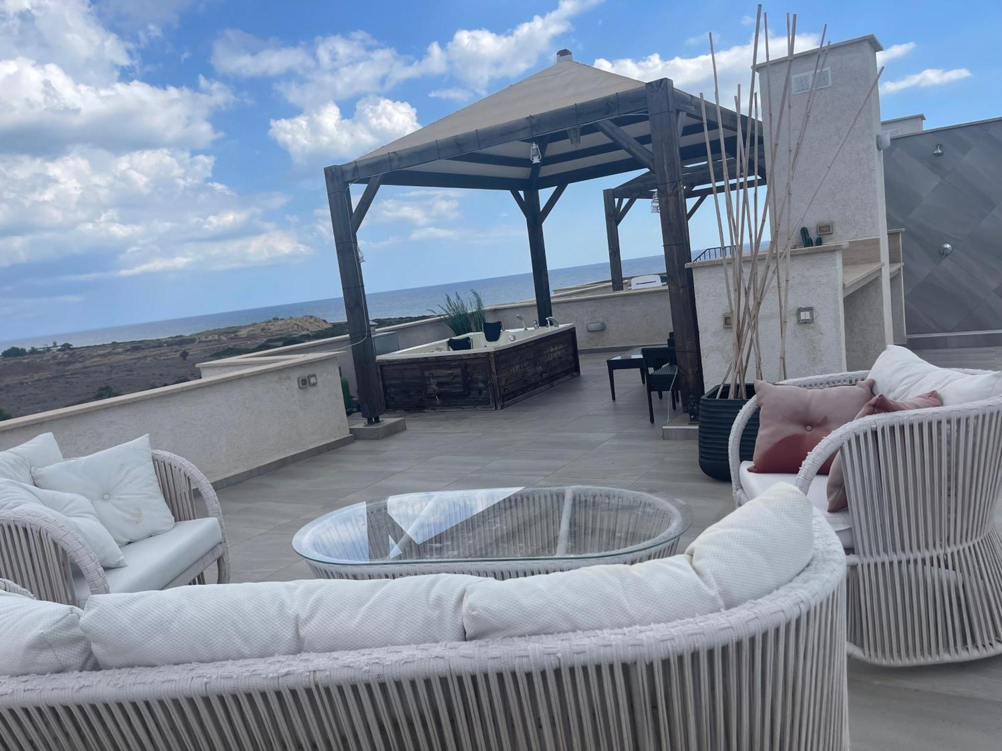 Relaxing Penthouse By The Sea * Vokolidha