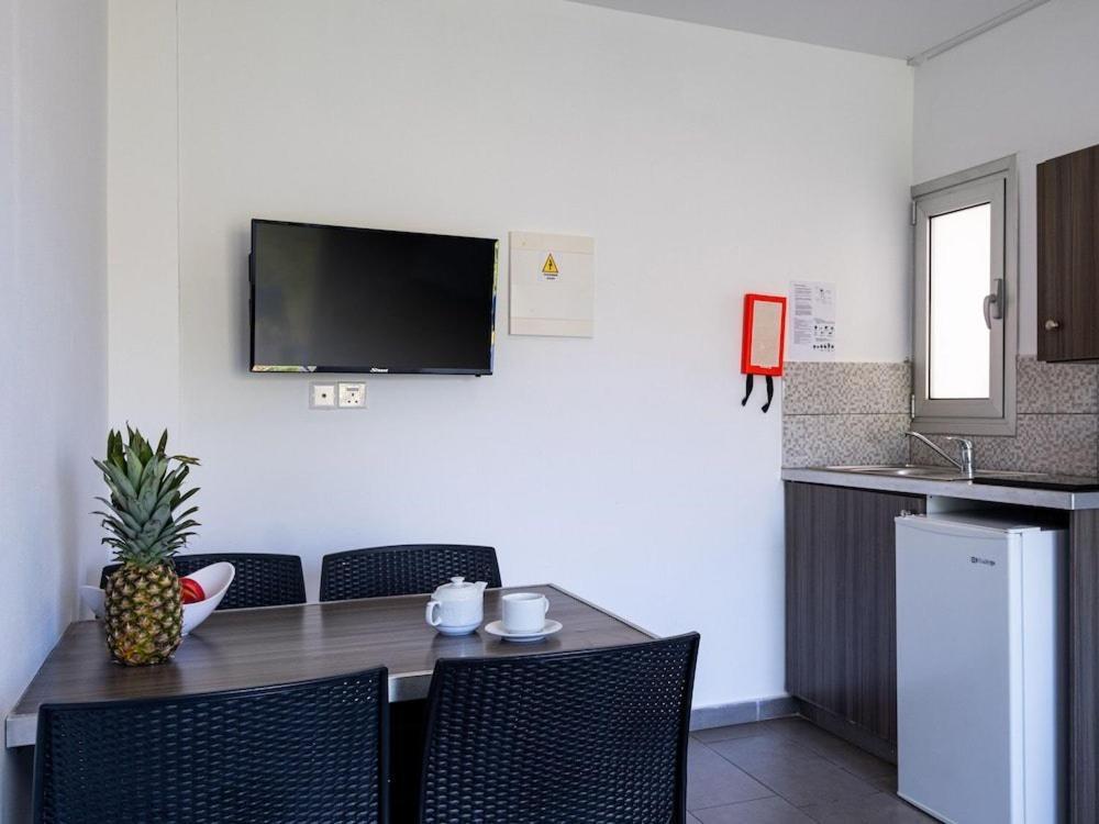 Rio Gardens Apartment 2*
