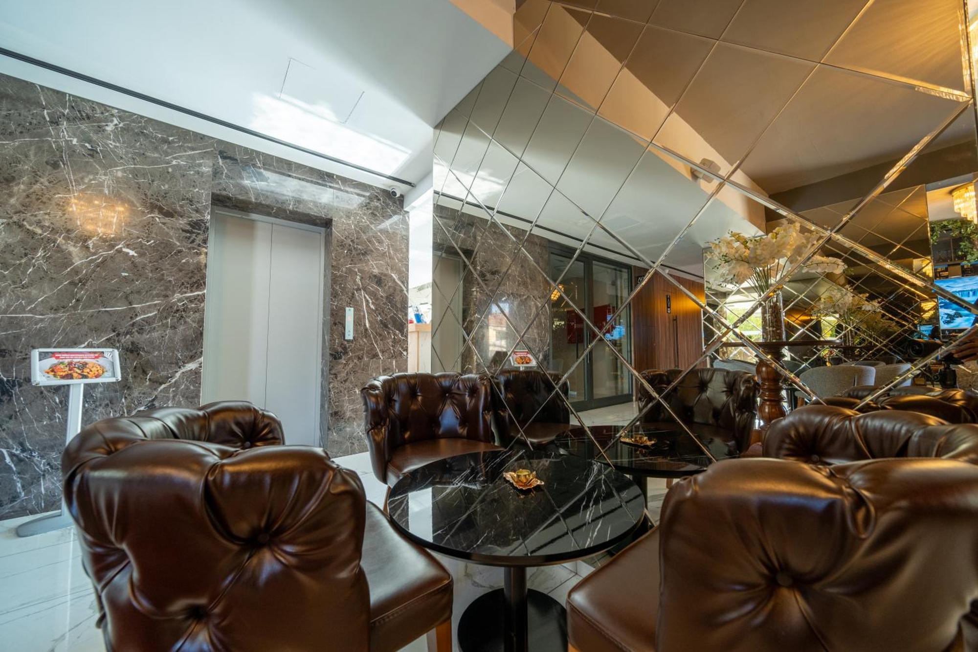 Sky Roof Hotel