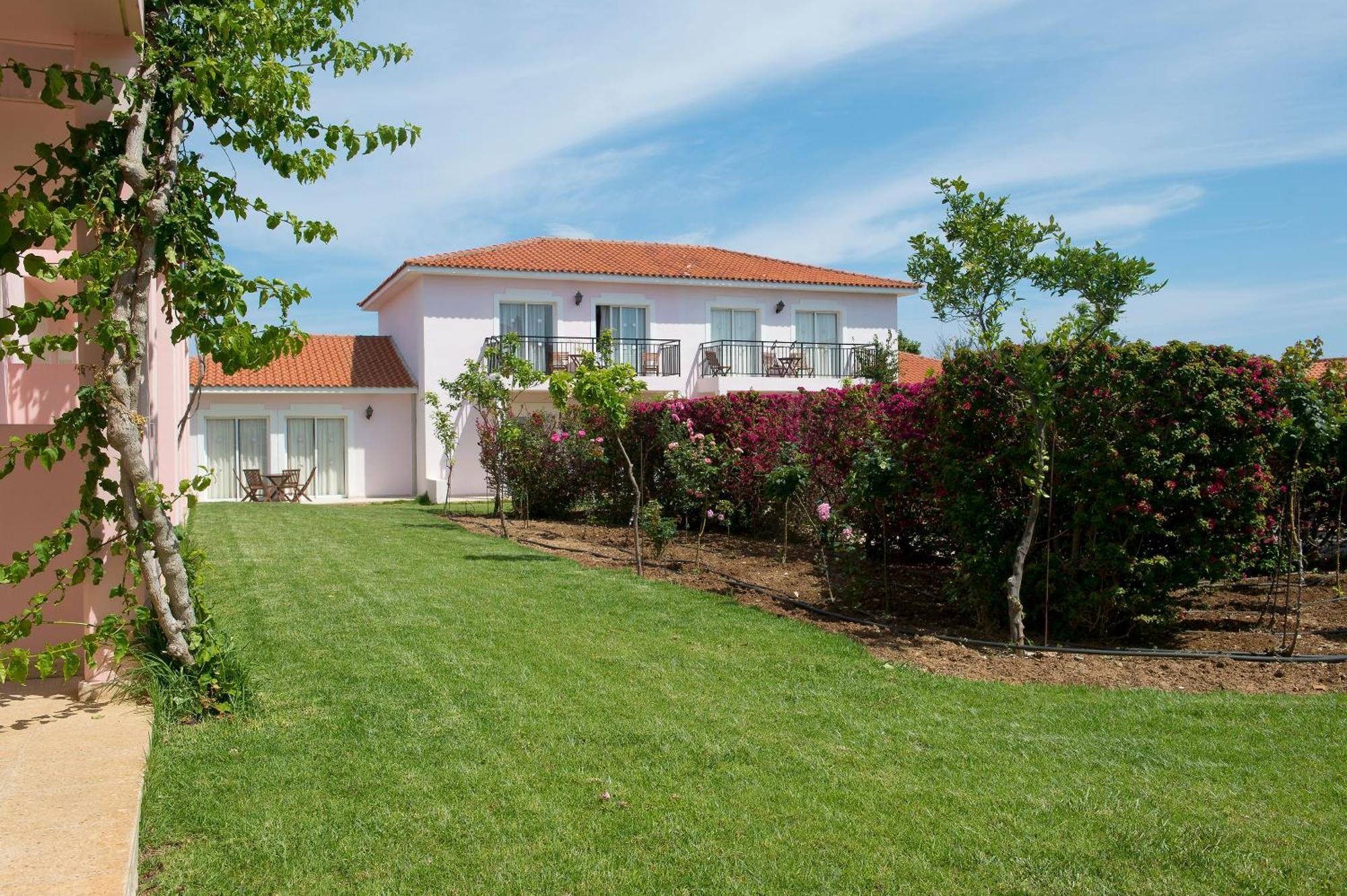 Aparthotel Akamanthea Village