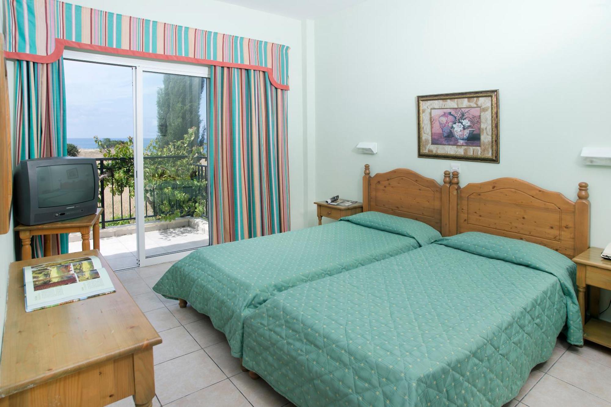 Aparthotel Akamanthea Village 4*