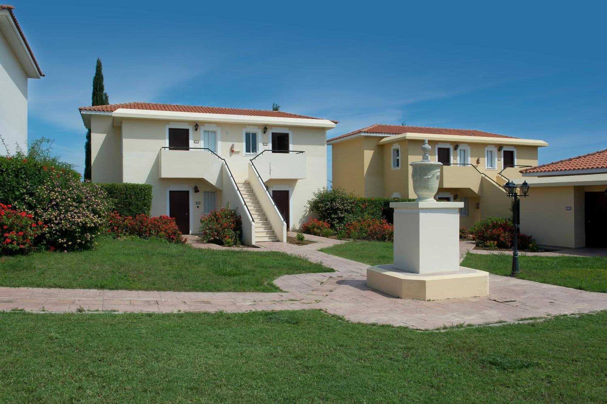 Akamanthea Village Aparthotel 4*