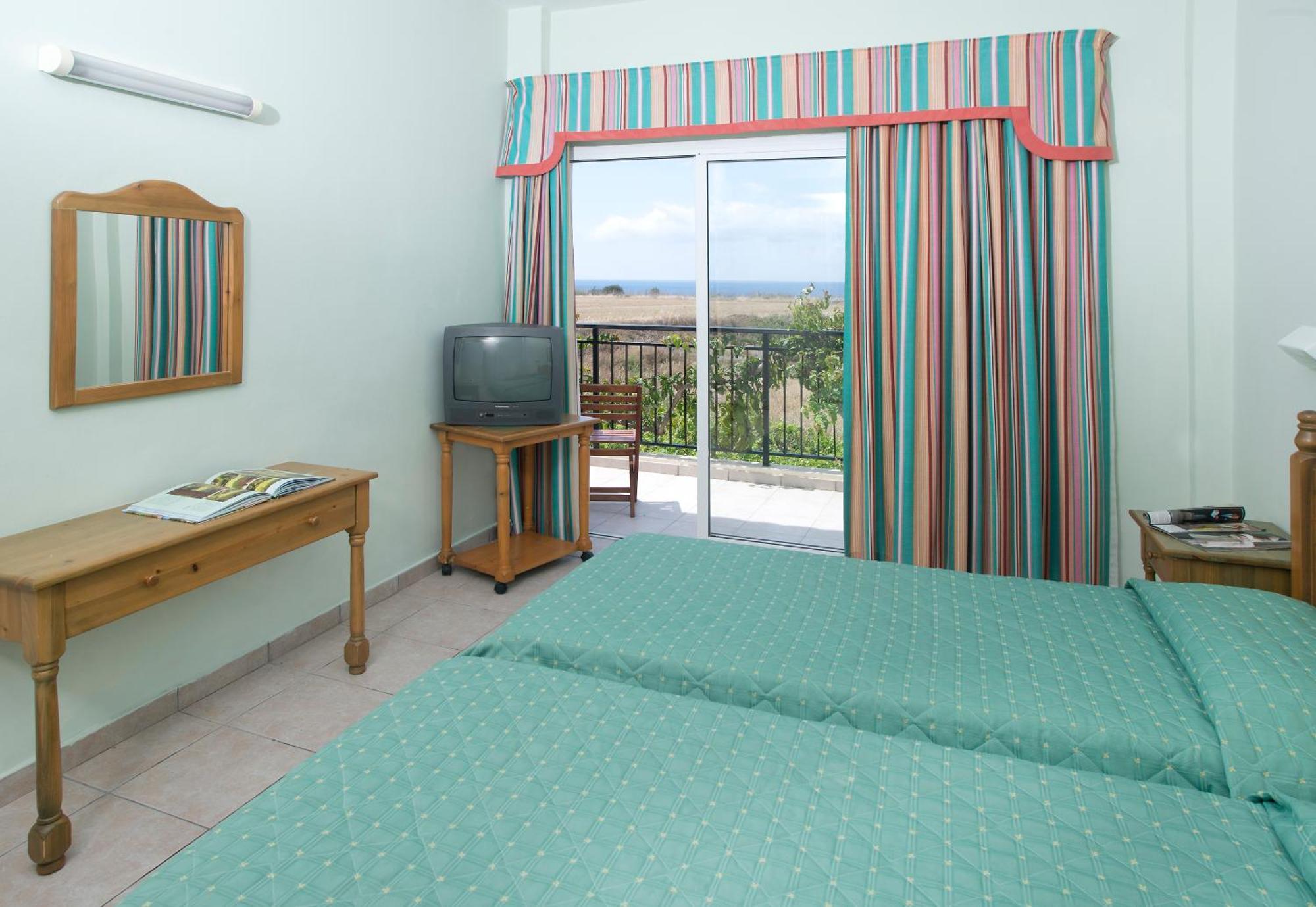 Akamanthea Village 4* Polis