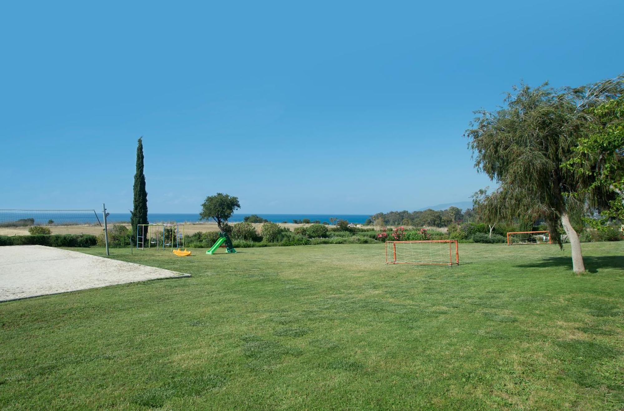Aparthotel Akamanthea Village 4*