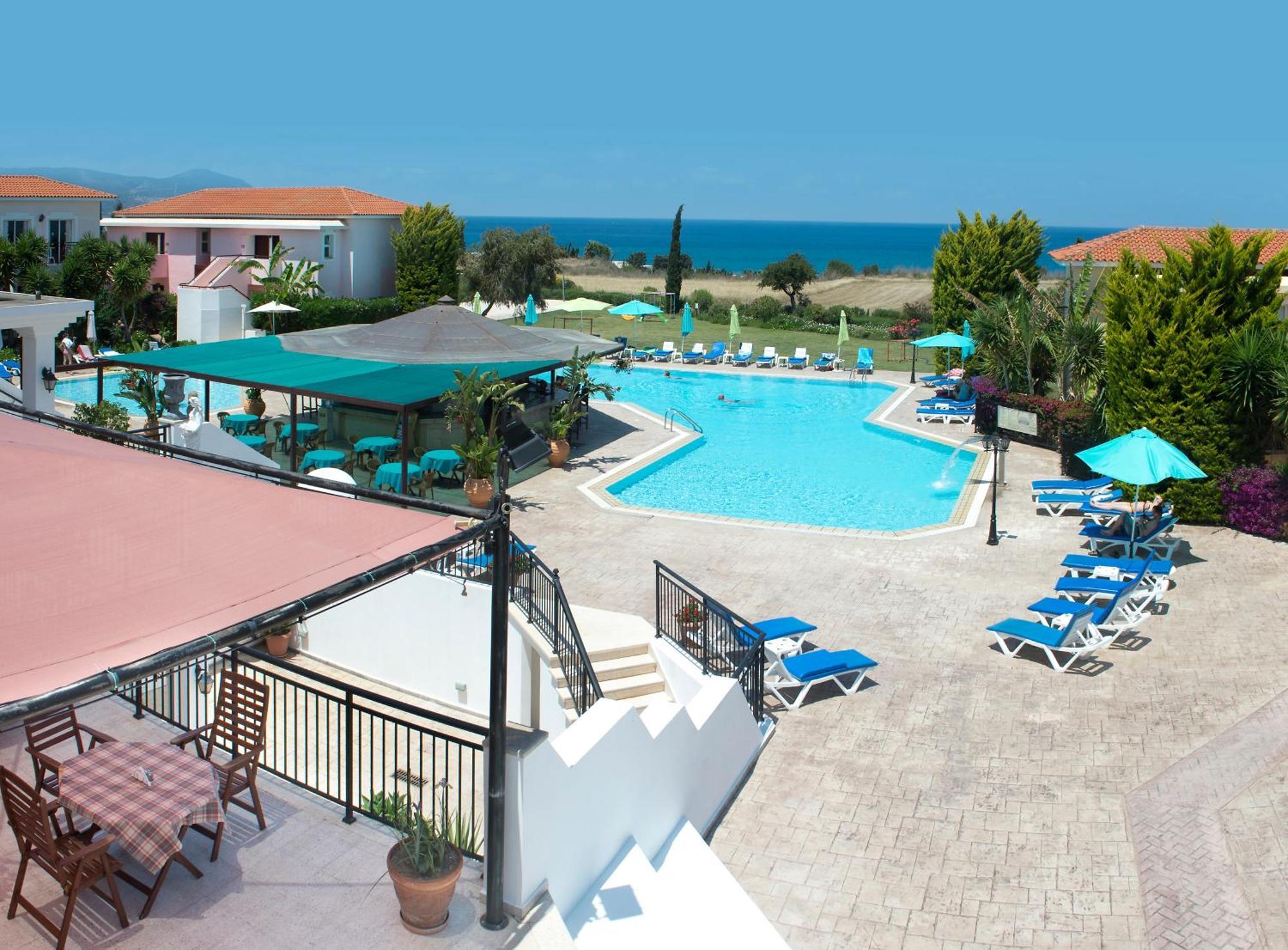 Aparthotel Akamanthea Village 4*
