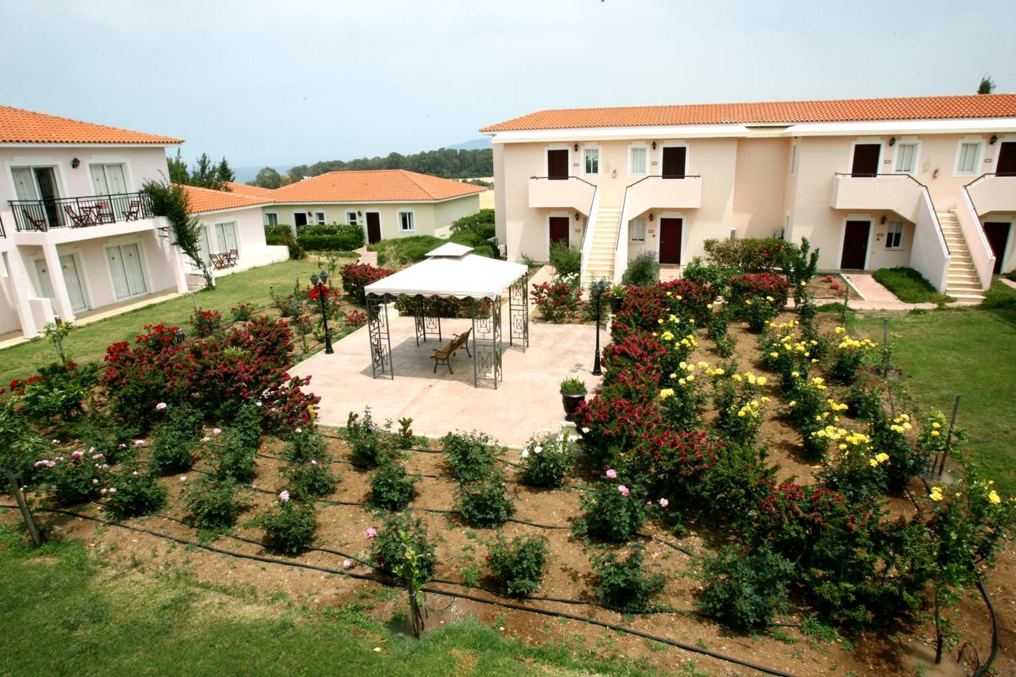 Akamanthea Village Polis