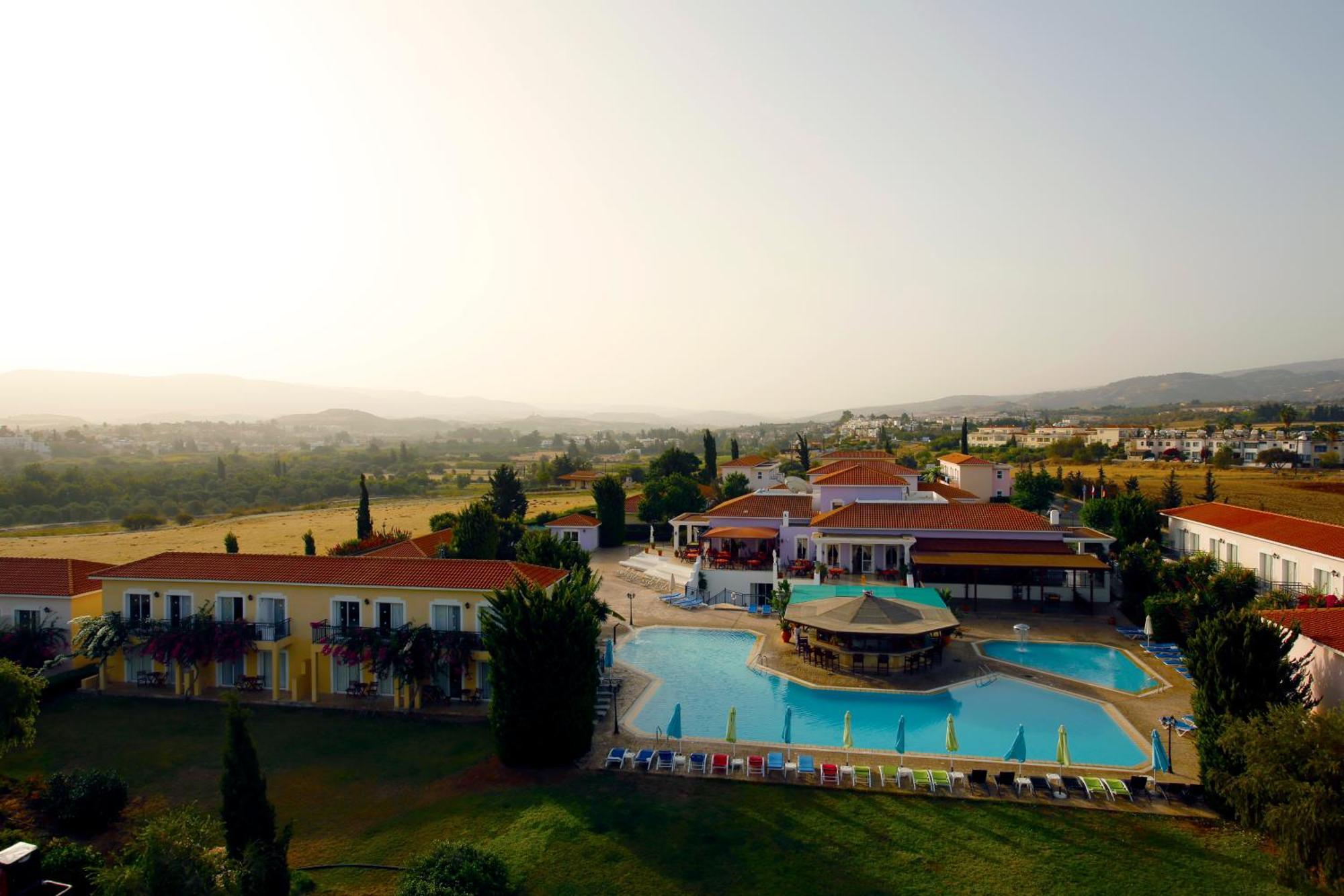 Aparthotel Akamanthea Village 4*