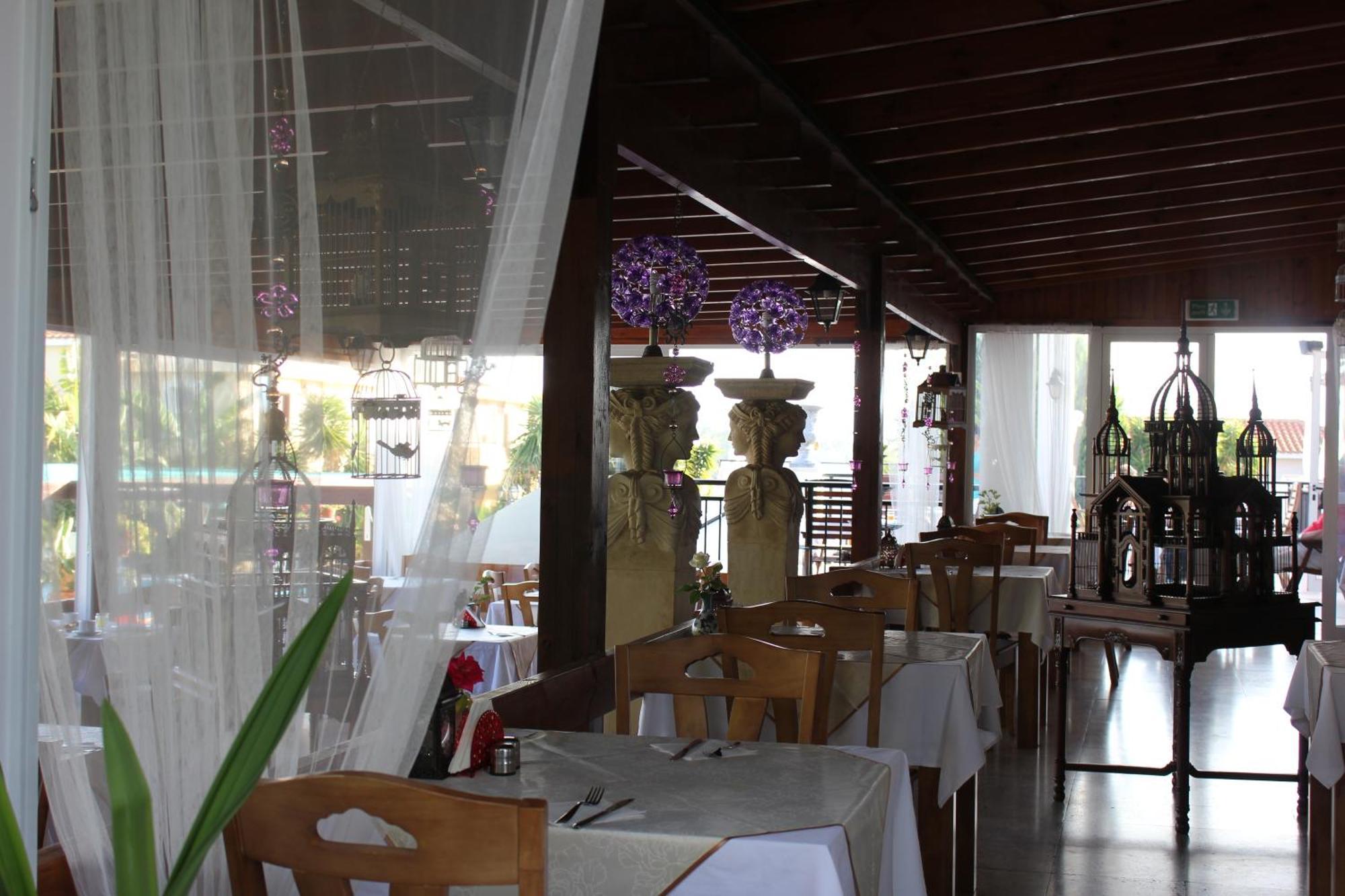 Akamanthea Village Aparthotel 4*