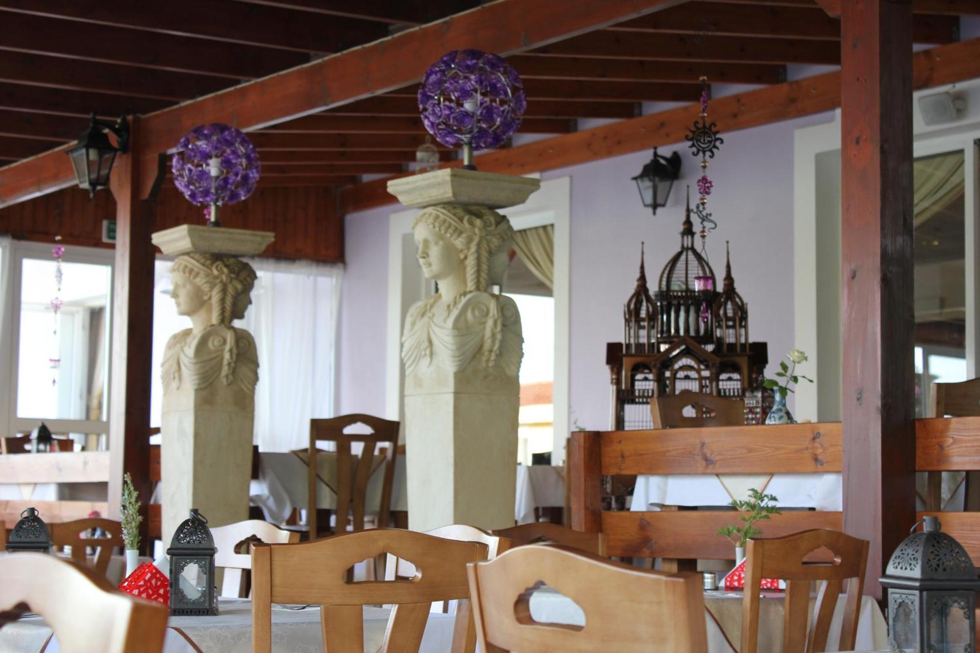 Aparthotel Akamanthea Village 4*