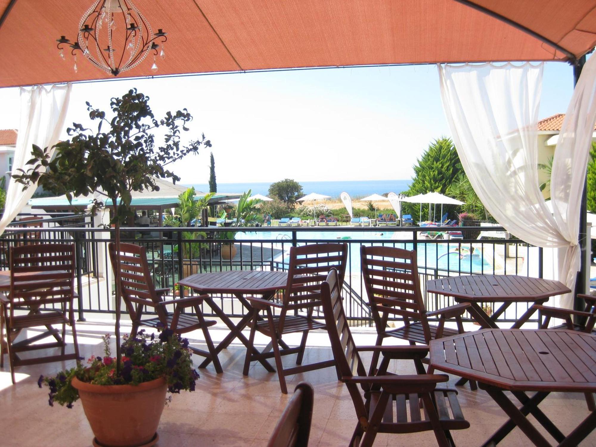 Akamanthea Village Aparthotel
