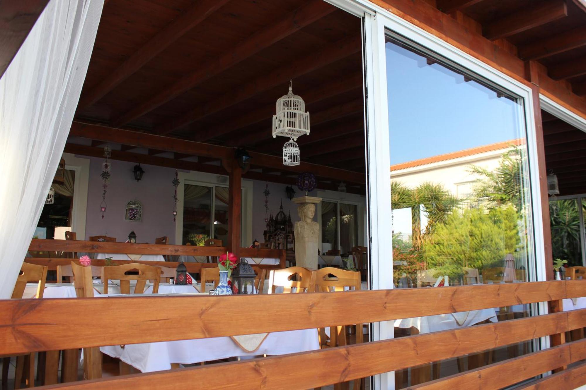 Aparthotel Akamanthea Village 4*