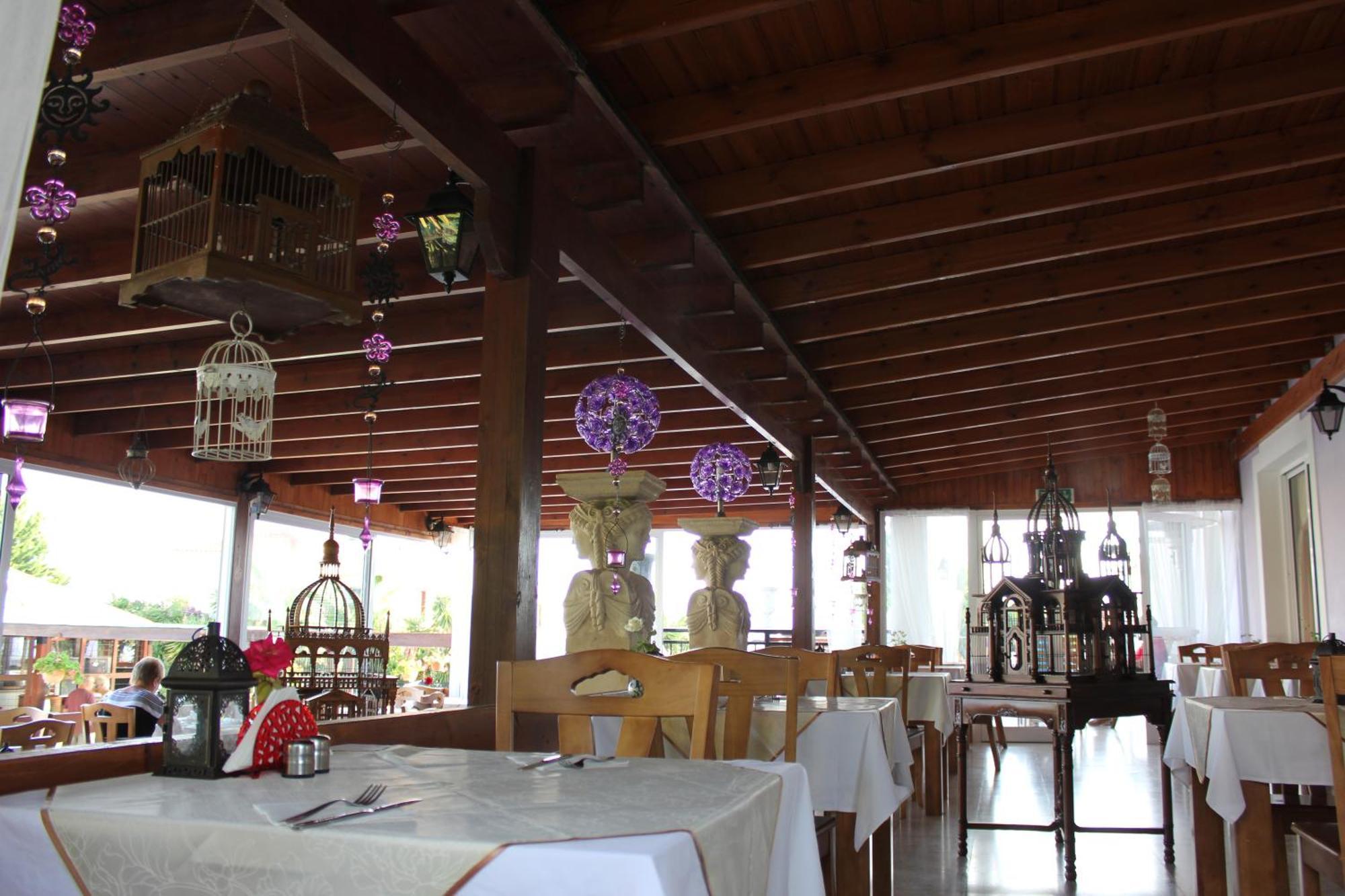 Aparthotel Akamanthea Village