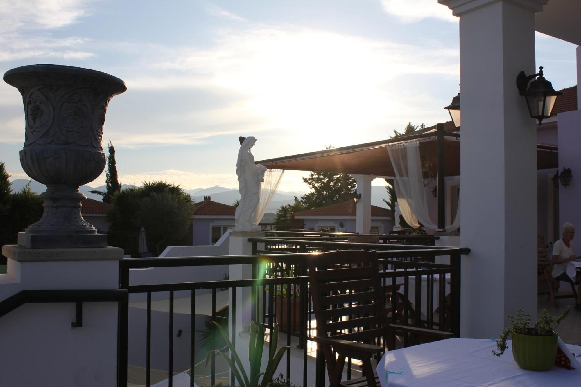 Akamanthea Village Aparthotel