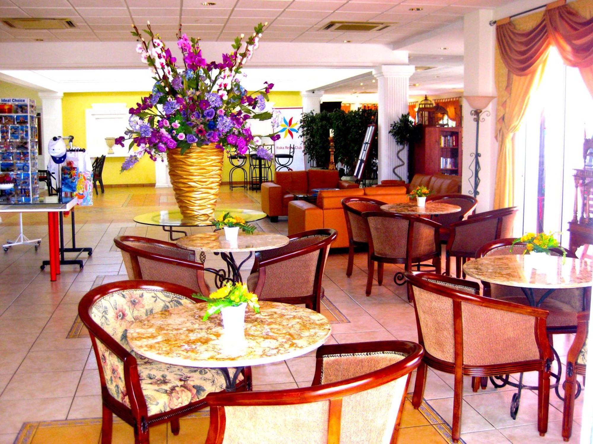 Akamanthea Village Aparthotel