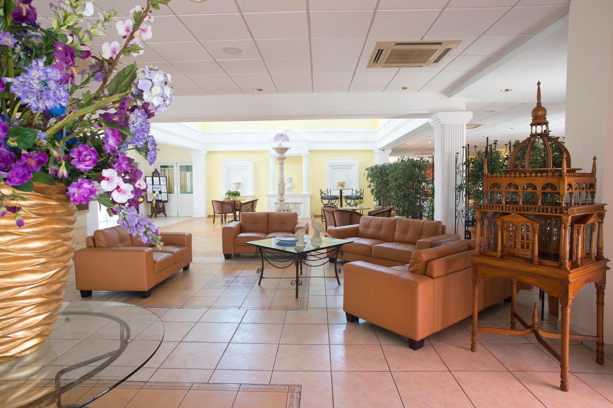 Akamanthea Village Aparthotel 4*