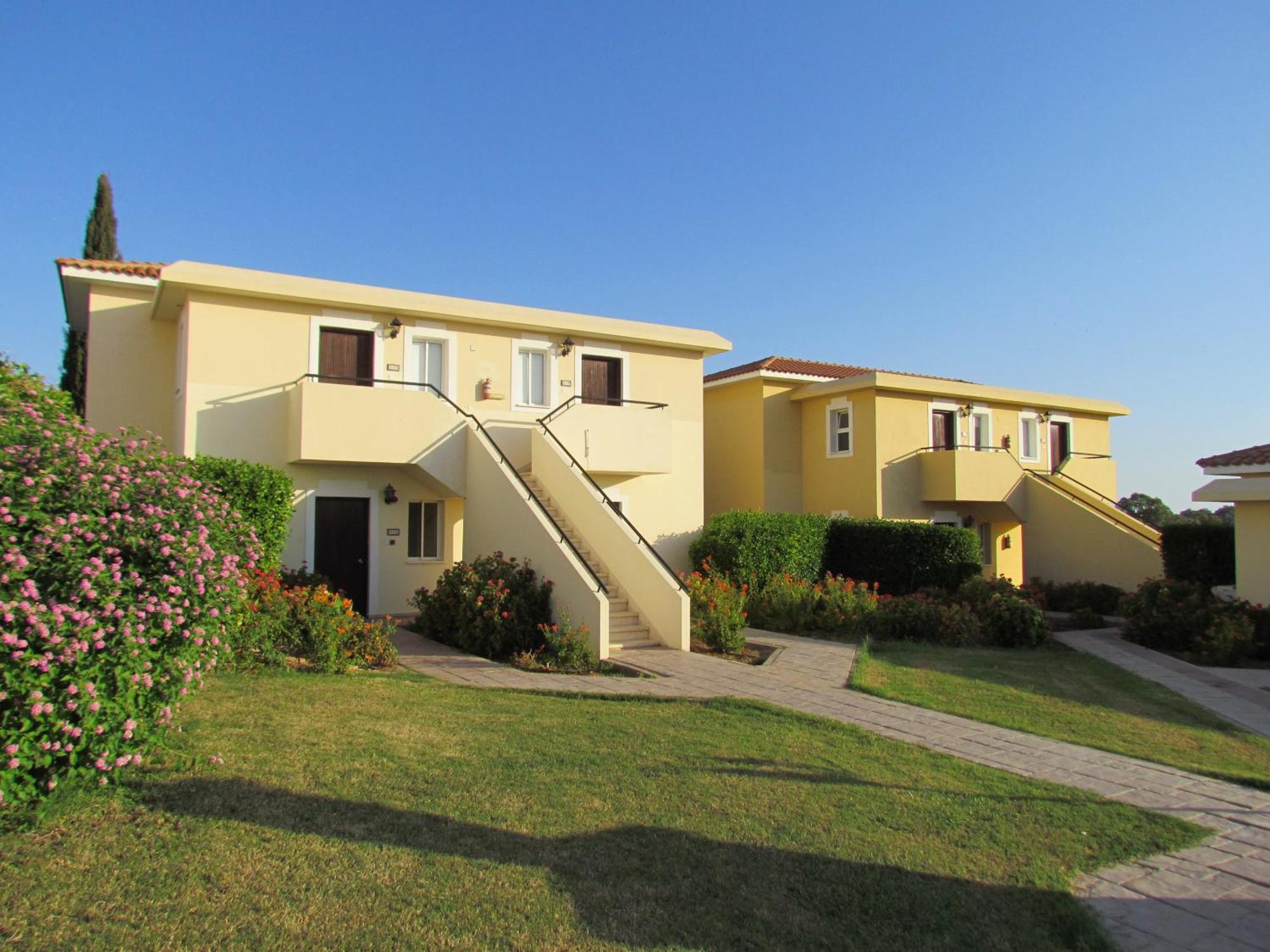 Akamanthea Village Aparthotel