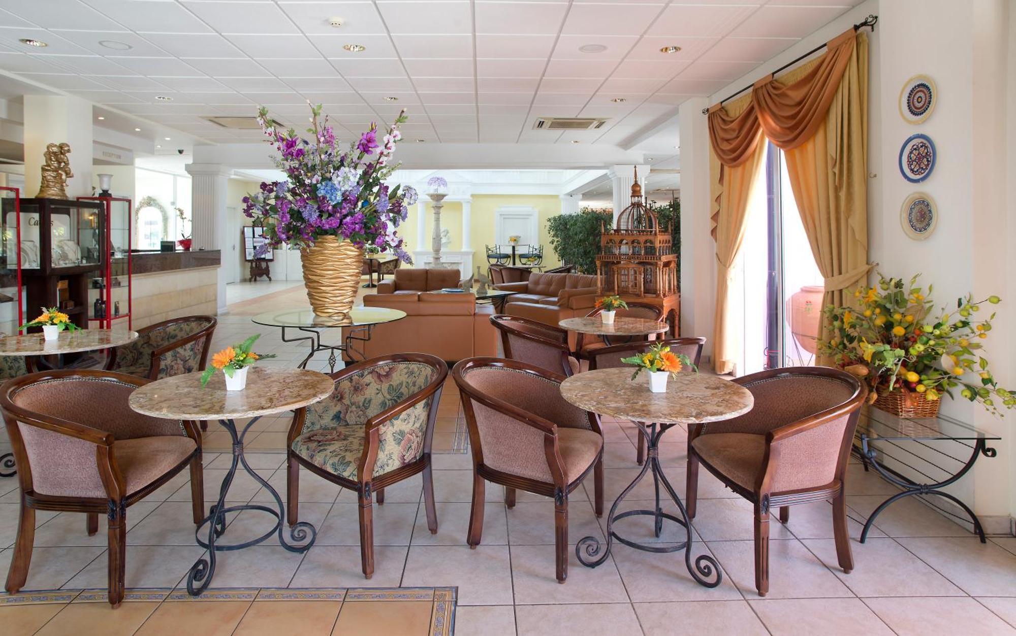 Akamanthea Village 4*