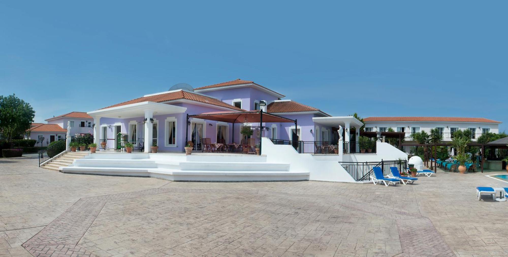 Akamanthea Village 4*