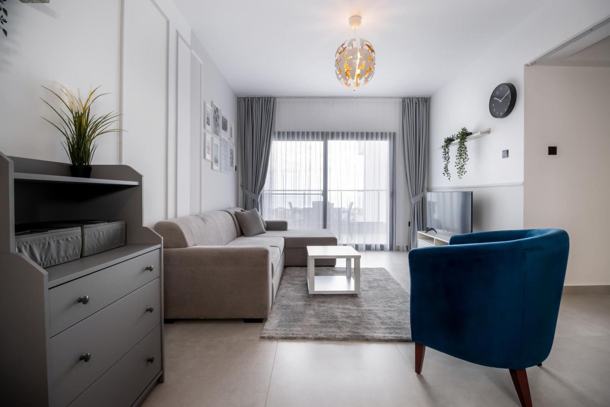 Caesar Blue Seaside Luxury *