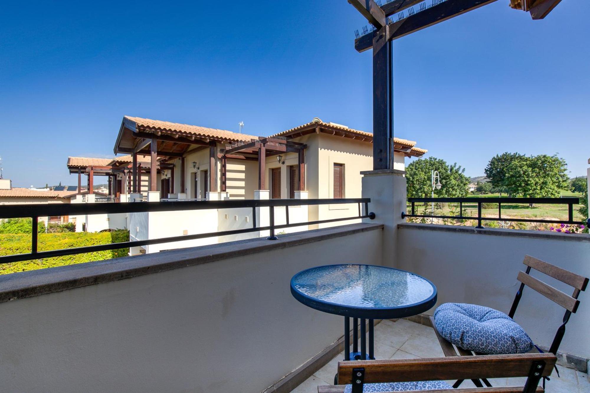 2 Bedroom Assia With Communal Pool, Aphrodite Hills Apartment Kouklia