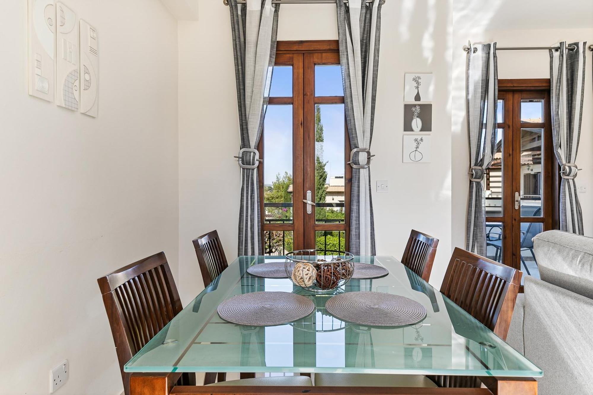2 Bedroom Assia With Communal Pool, Aphrodite Hills Kouklia