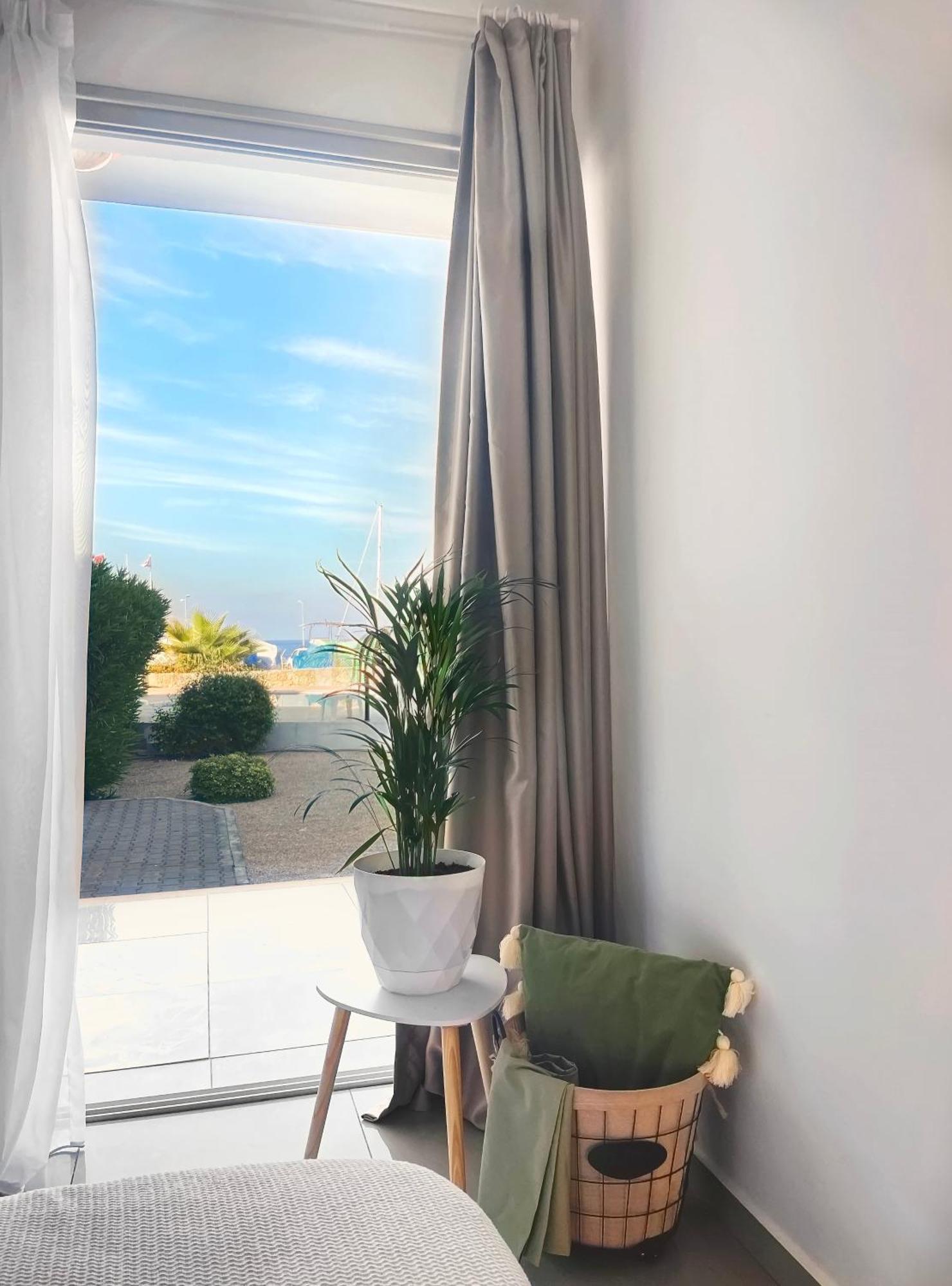 Spacious Three-bedroom With Sea View A4