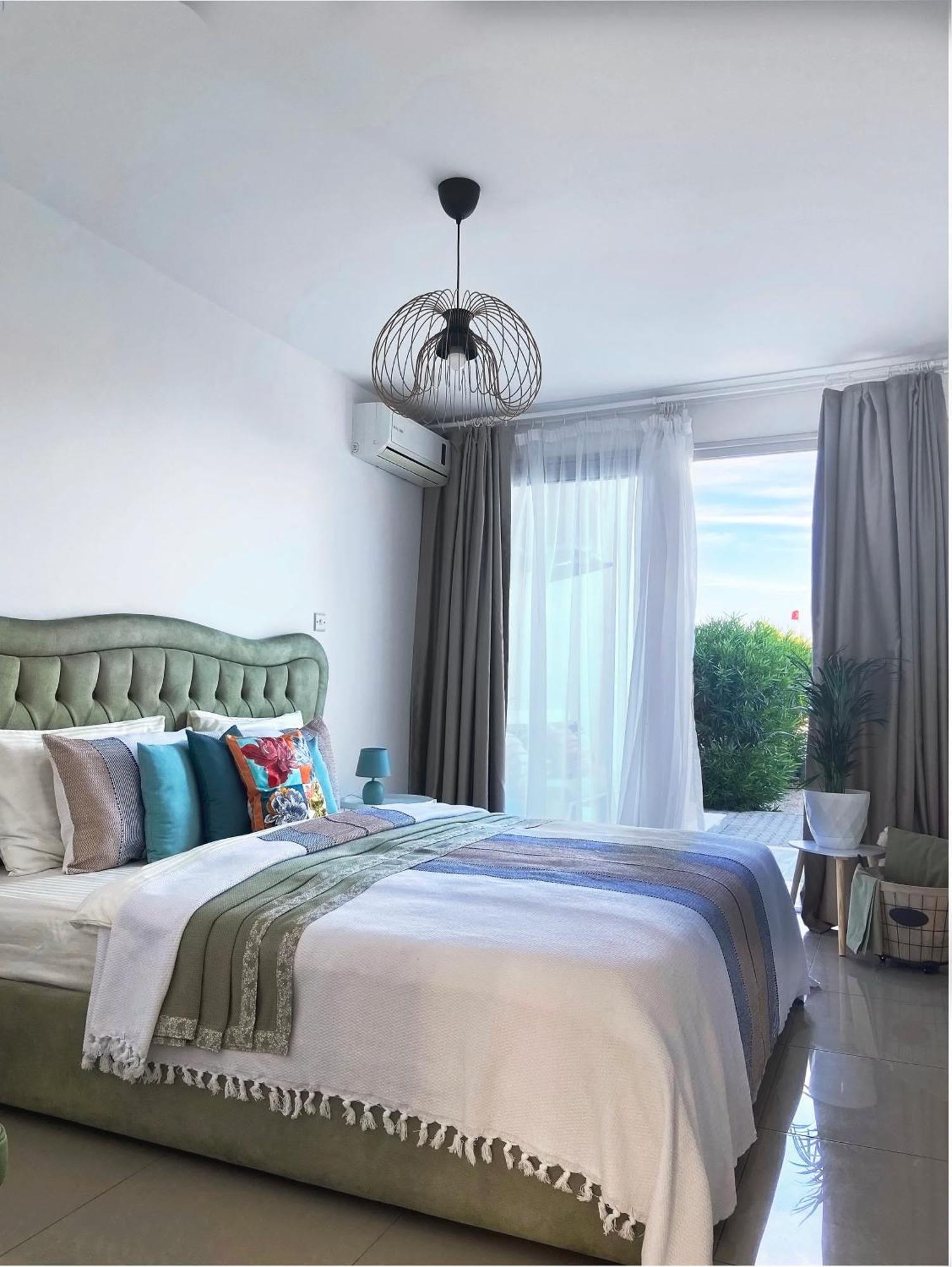 Apartment Spacious Three-bedroom With Sea View A4 *