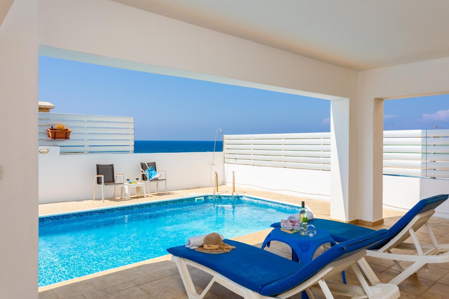 Serena Villa Pomos