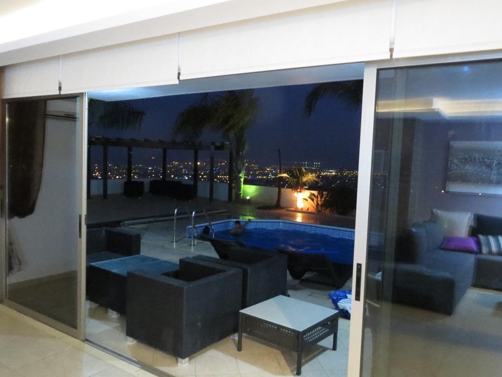 City Views - Only For Couples Apartment Limassol