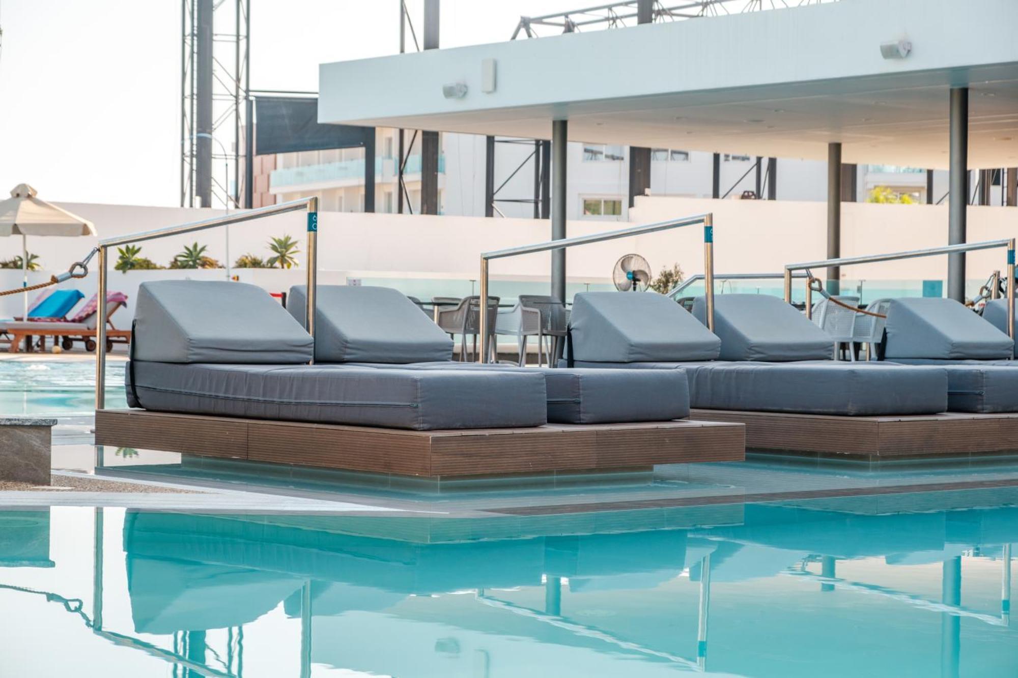 Hotel Kapetanios Bay 3*