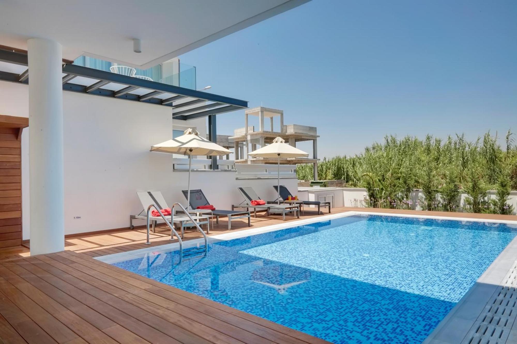 Villa Seaview Luxury Jacuzzi & Pool! 2 Min