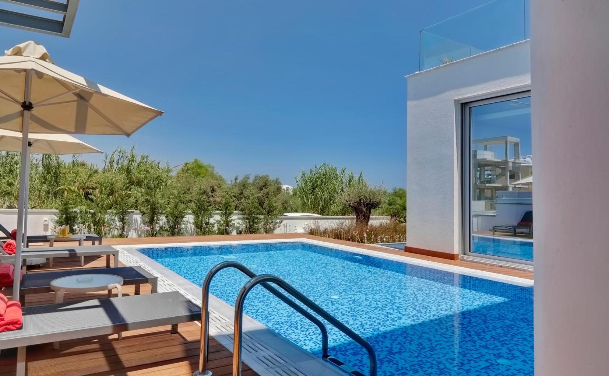 Seaview Luxury Jacuzzi & Pool! 2 Min Villa