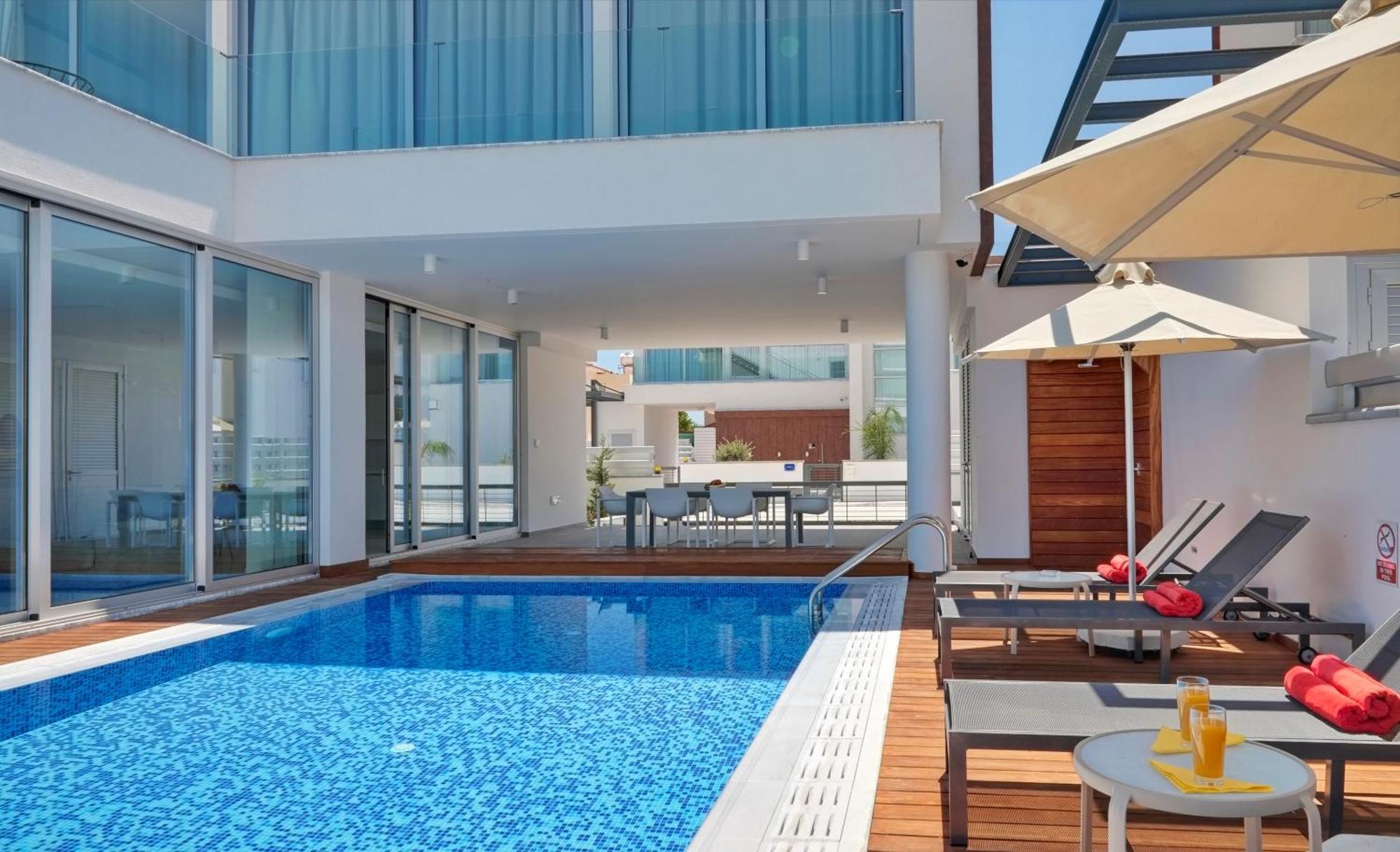 Seaview Luxury Jacuzzi & Pool! 2 Min