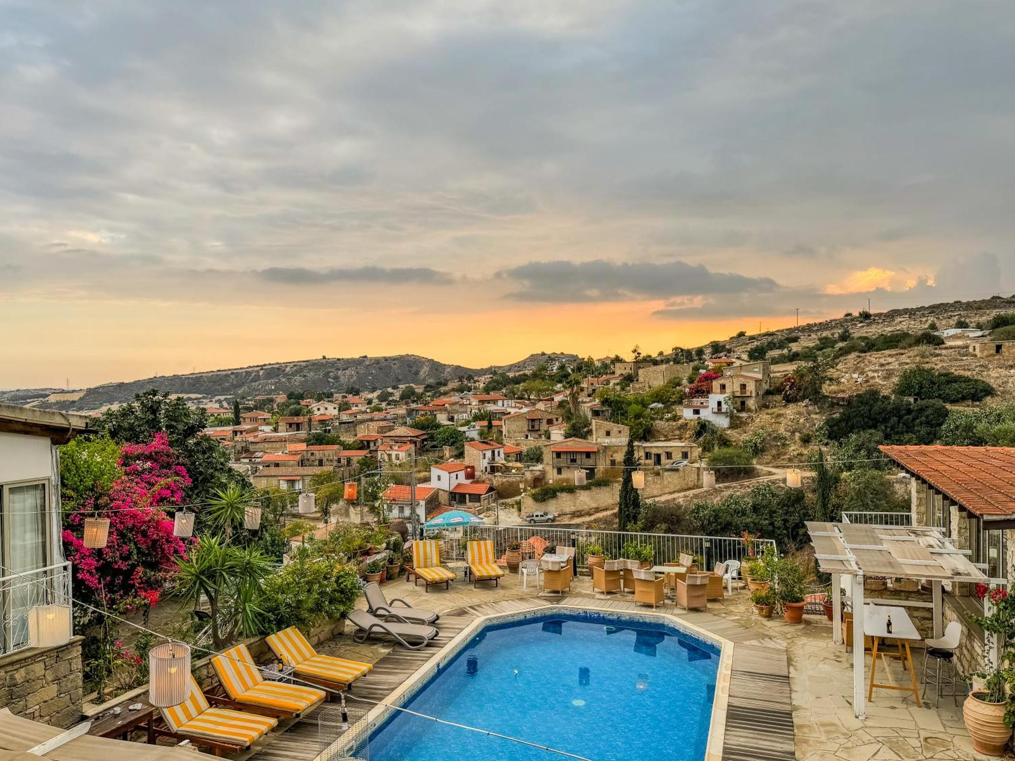 Country house Cyprus Villages & Restaurant - Location - - With Access To Pool And Stunning Views Tochni