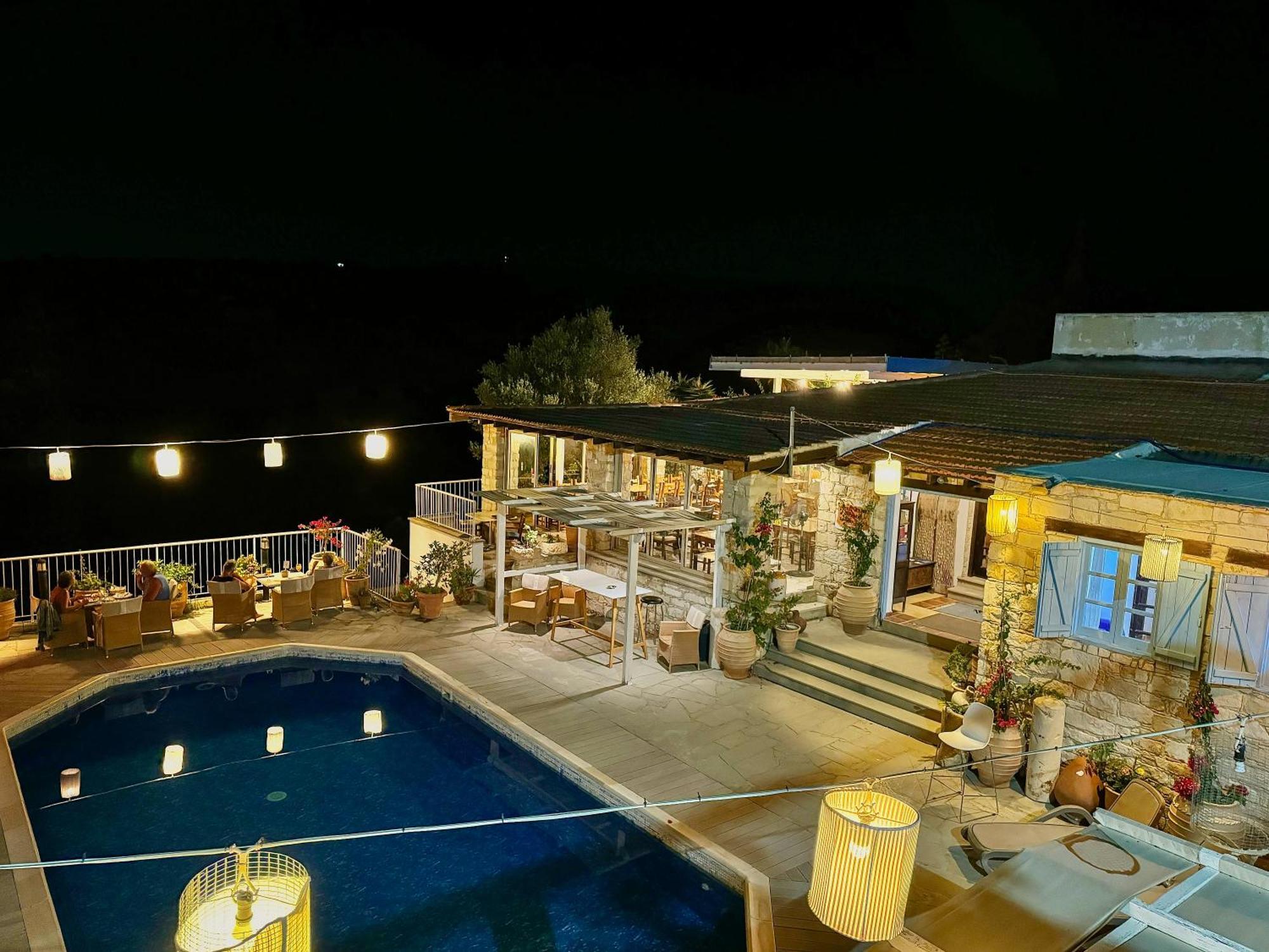 Cyprus Villages & Restaurant - Location - - With Access To Pool And Stunning Views Tochni