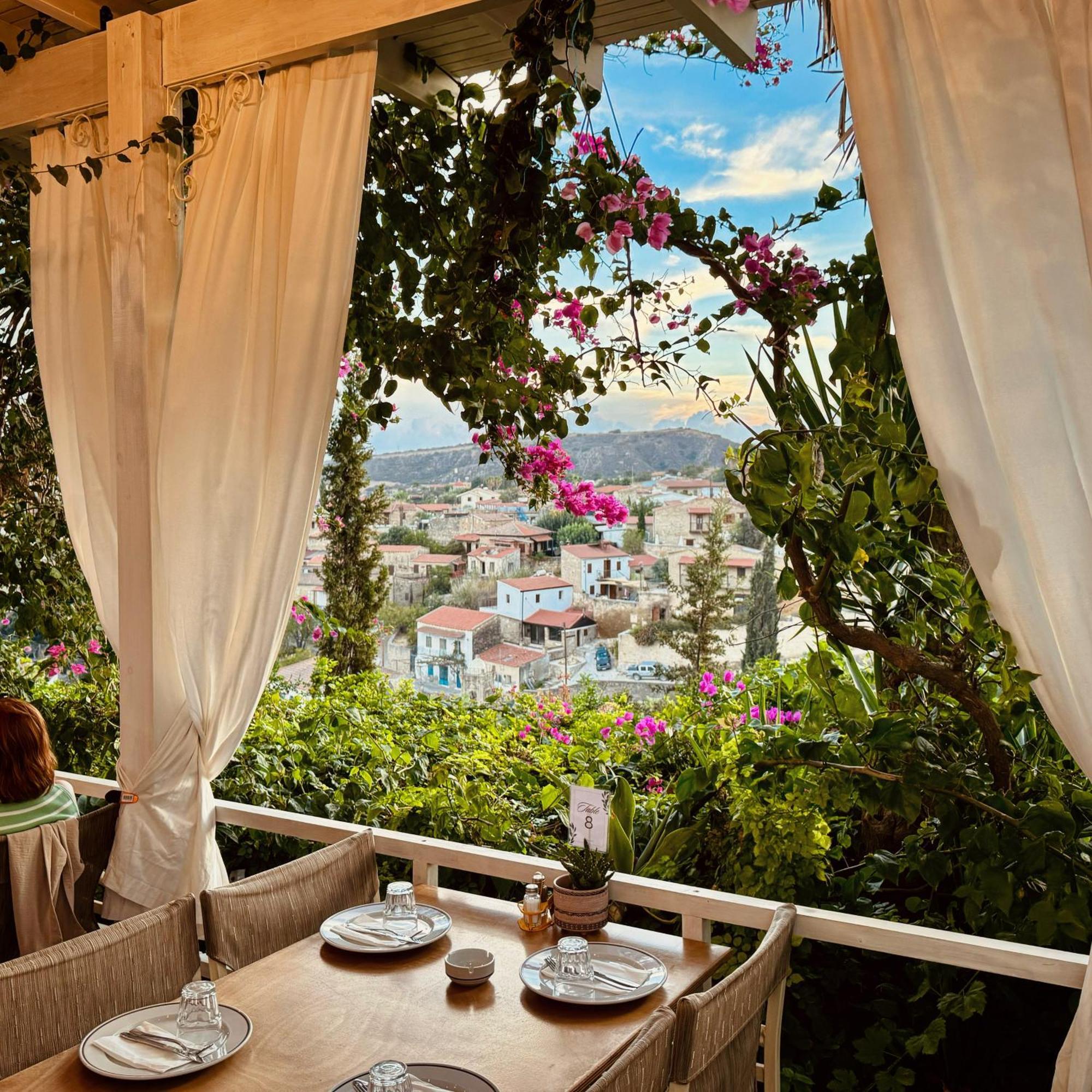 Cyprus Villages & Restaurant - Location - - With Access To Pool And Stunning Views Country house