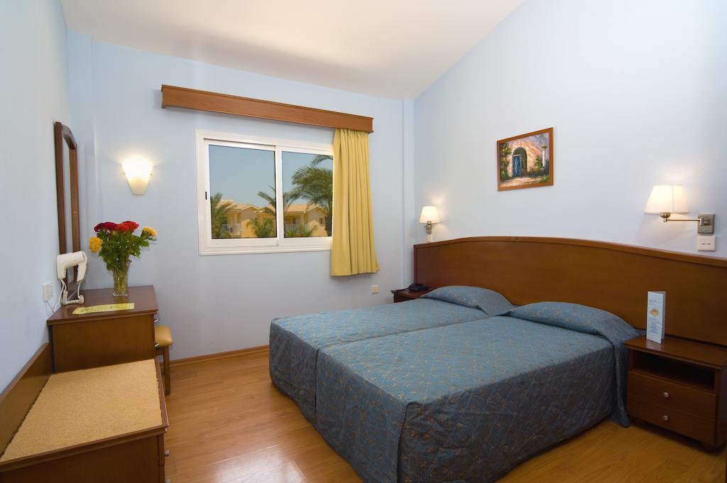 Tasia Maris Gardens Aparthotel 3*