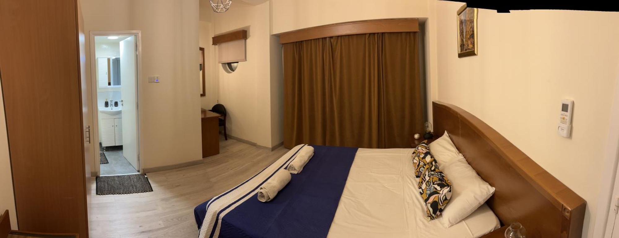 Venetian Walls Apartment *