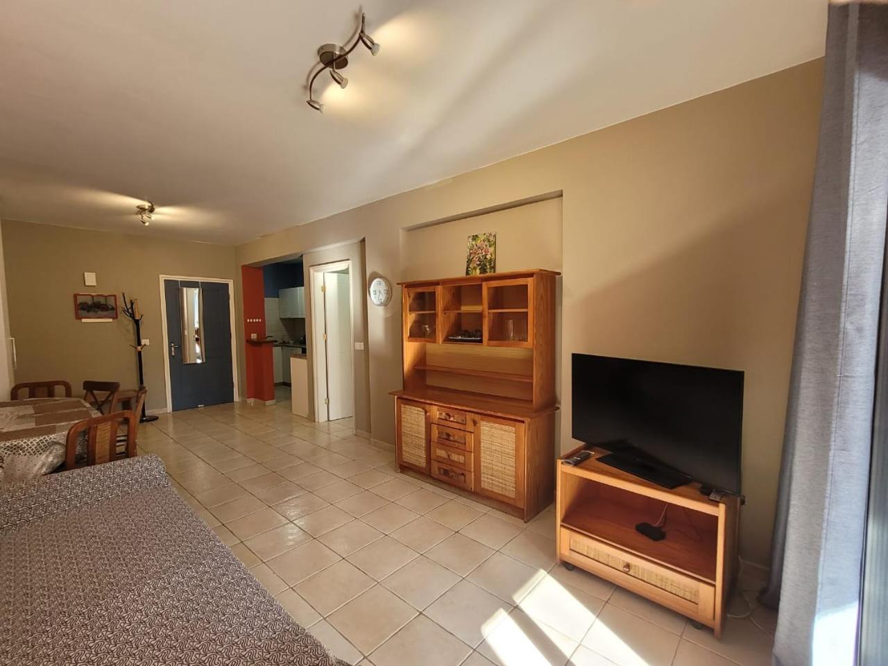 Limnaria Gardens Paphos, Near Apartment *