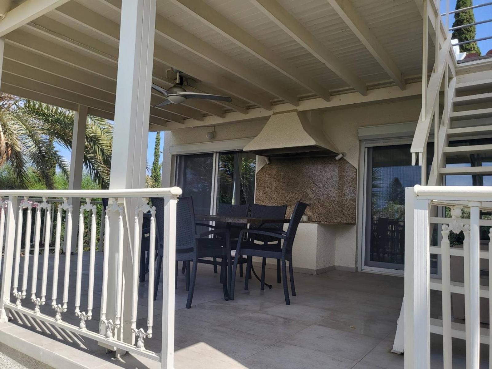 Neyla Four Bedroom Front Villa Coral Bay