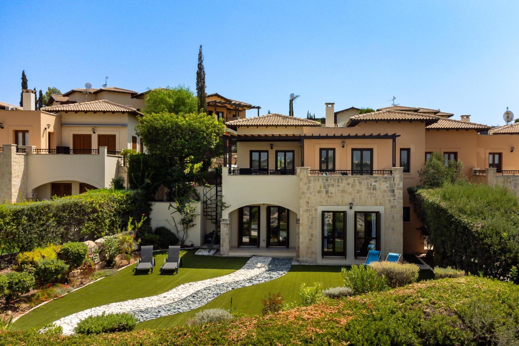 Fantastic Junior Cz02 Salamis With Gorgeous Views, Aphrodite Hills Villa Kouklia