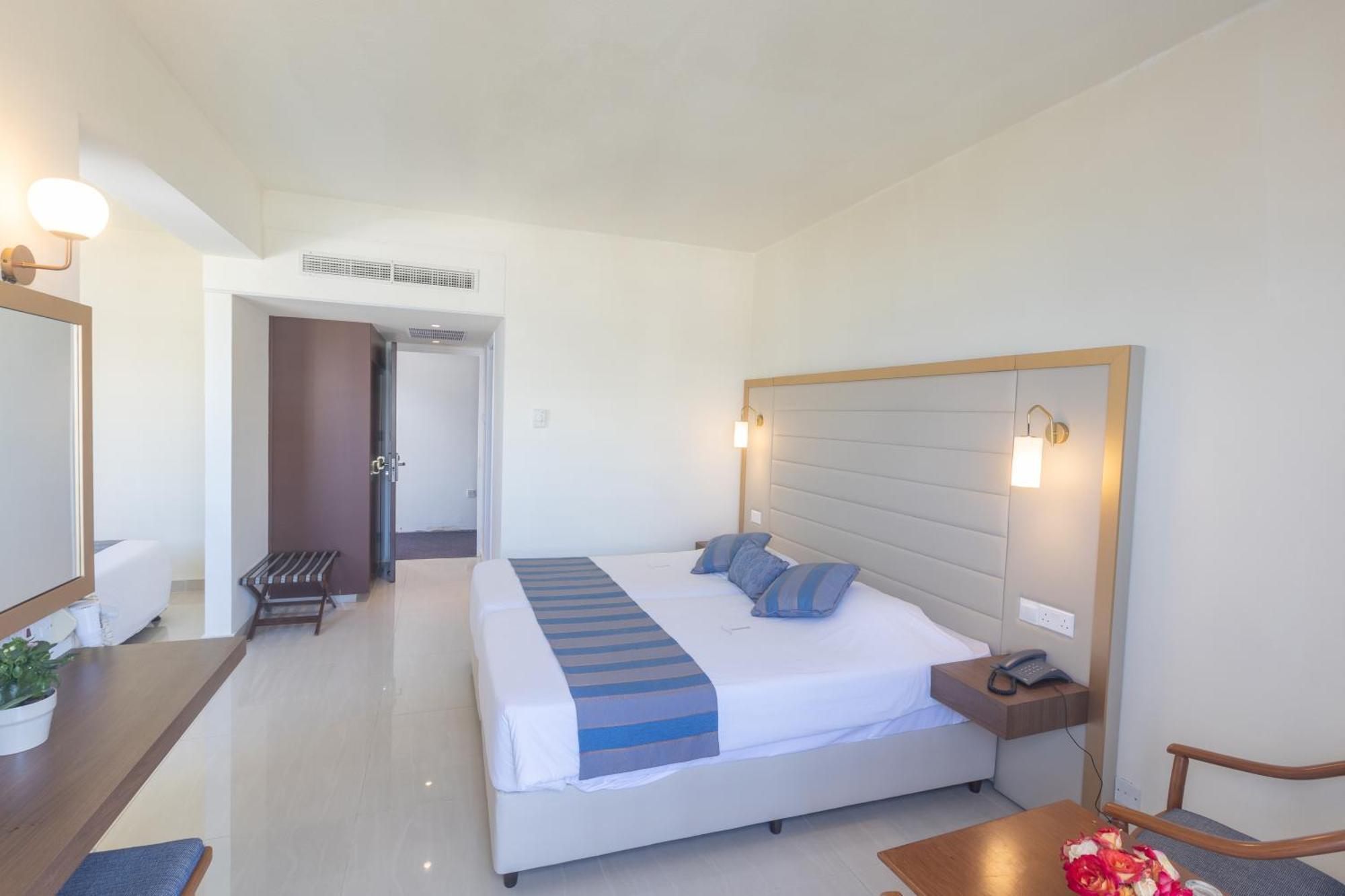 Iliada 4* Protaras