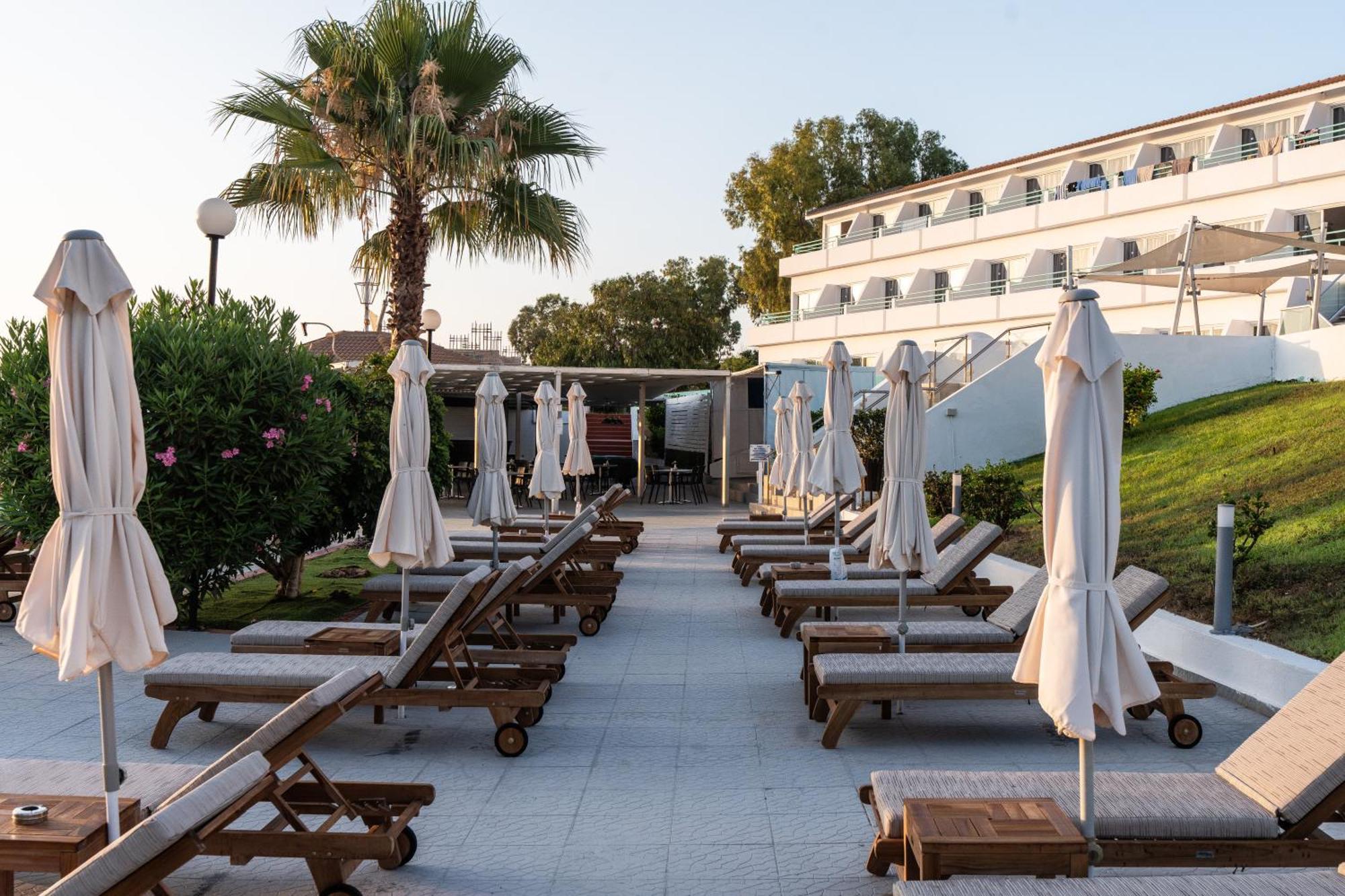 Hotel Adelais Bay 3*