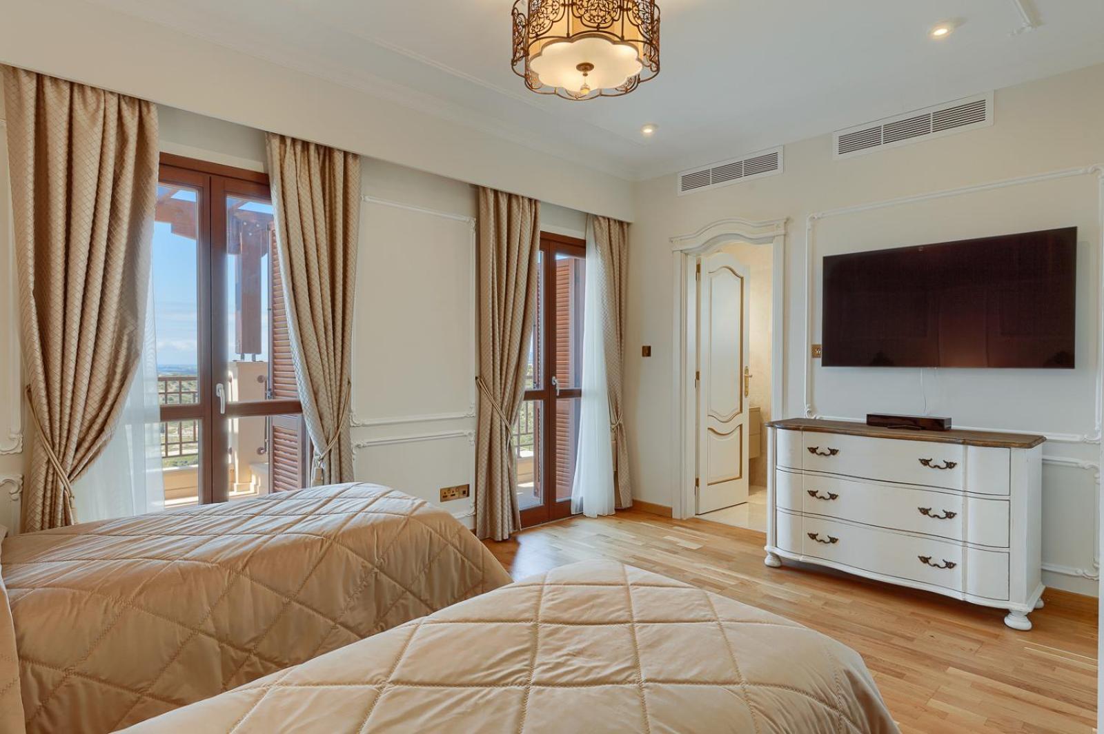 Resort Aphrodite Hills - Junior