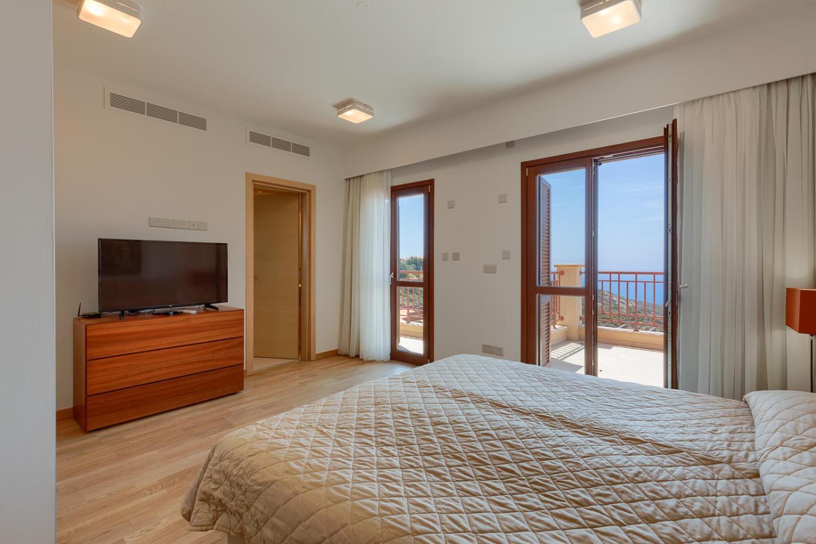 Resort Aphrodite Hills - Junior