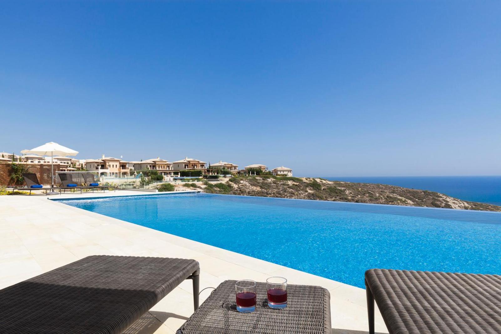 Aphrodite Hills - Junior 5*