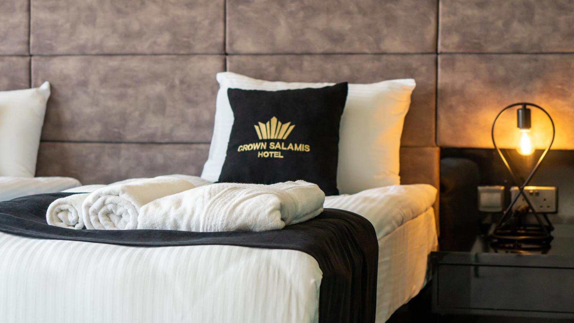 Crown Salamis Hotel *