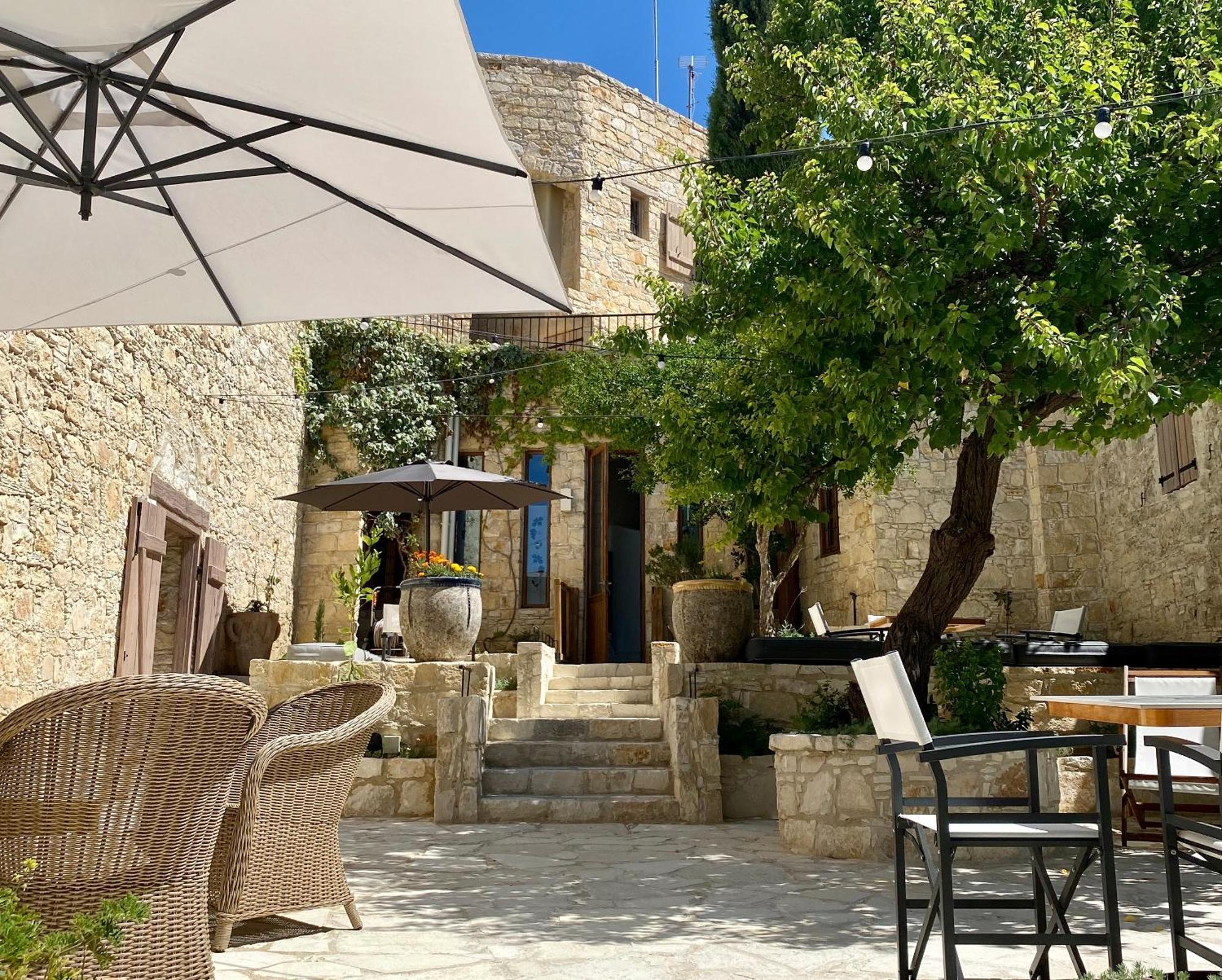 Apokryfo Traditional Guest house