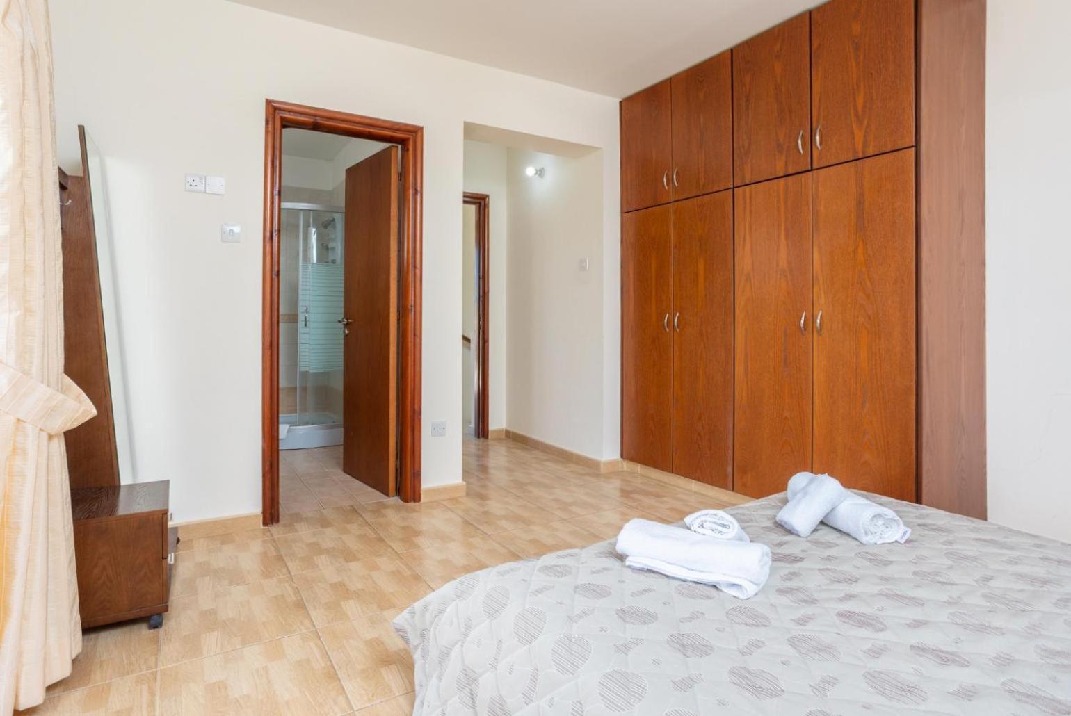 Villa Tsikkos Ena *